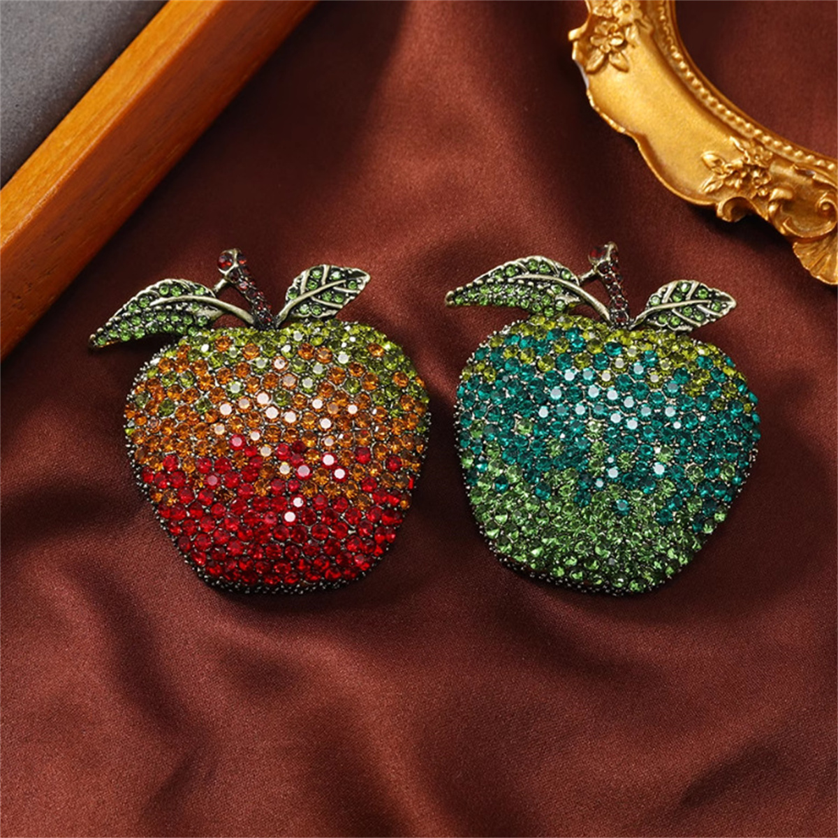 Literary Retro Apple Brooch Ha - огляд і ціна Eve Jewelry & Watches Distribuidor Oficial Rolex